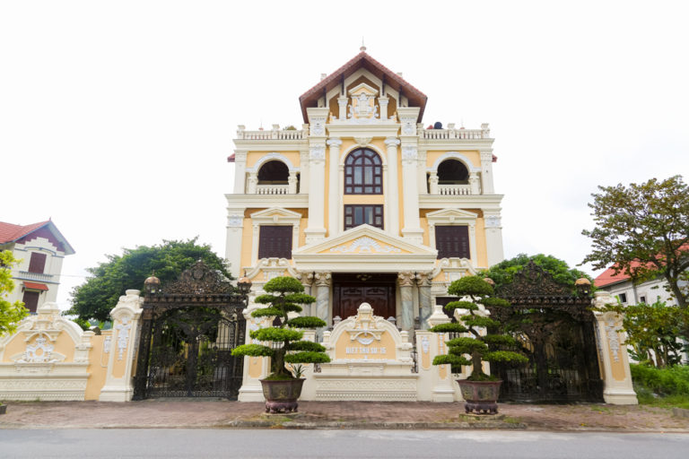 Mẫu biệt thự cổ điển 3 tầng tại Uông Bí, Quảng Ninh